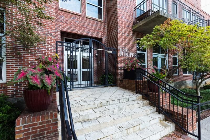 1 bedroom, 929 sq ft condominium sold at 1023 Juniper Street 107, Atlanta, GA 30309