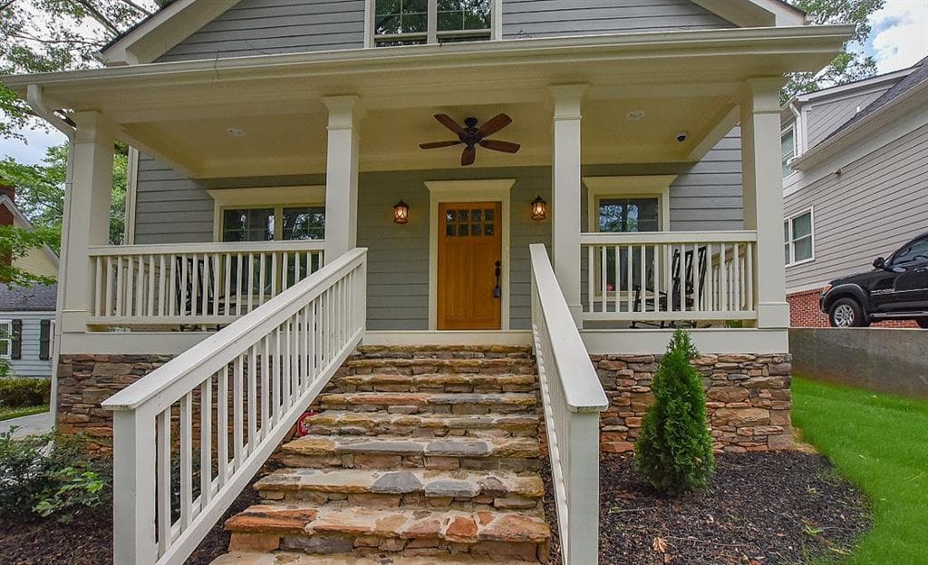 3 bedroom, 2,200 sq ft single family residence sold at 2147 Cambridge Avenue, College Park, GA 30337