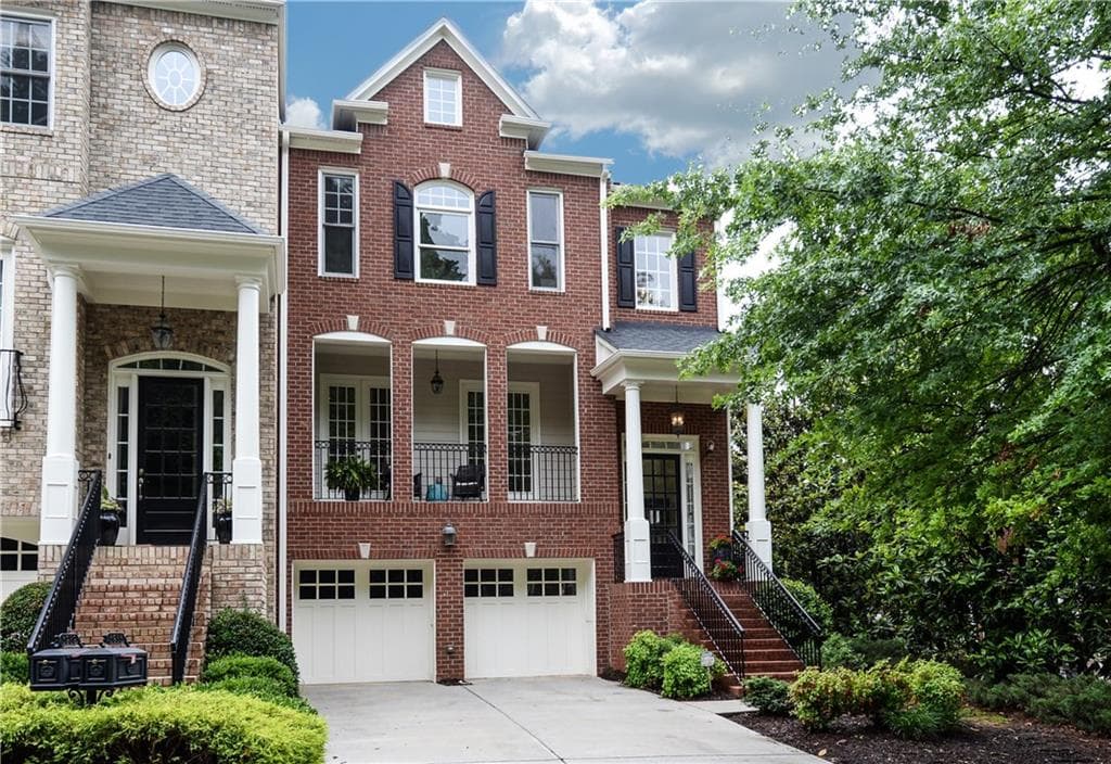 3 bedroom, 3,402 sq ft townhouse sold at 5935 Reddington Way, Sandy Springs, GA 30328