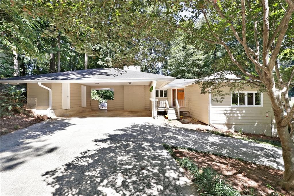 3 bedroom, 1,955 sq ft single family residence sold at 7205 Duncourtney Drive, Atlanta, GA 30328