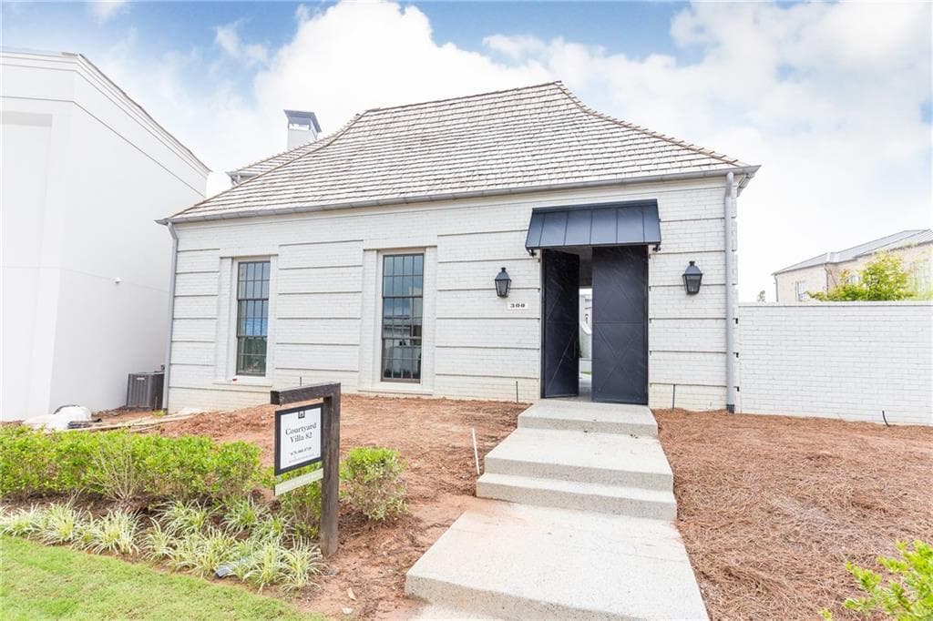5 bedroom, 4,647 sq ft single family residence sold at 300 S Esplanade, Alpharetta, GA 30009