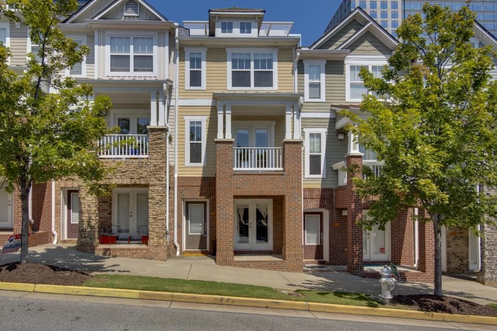 3 bedroom, 1,270 sq ft townhouse sold at 209 16th Street 6, Atlanta, GA 30363
