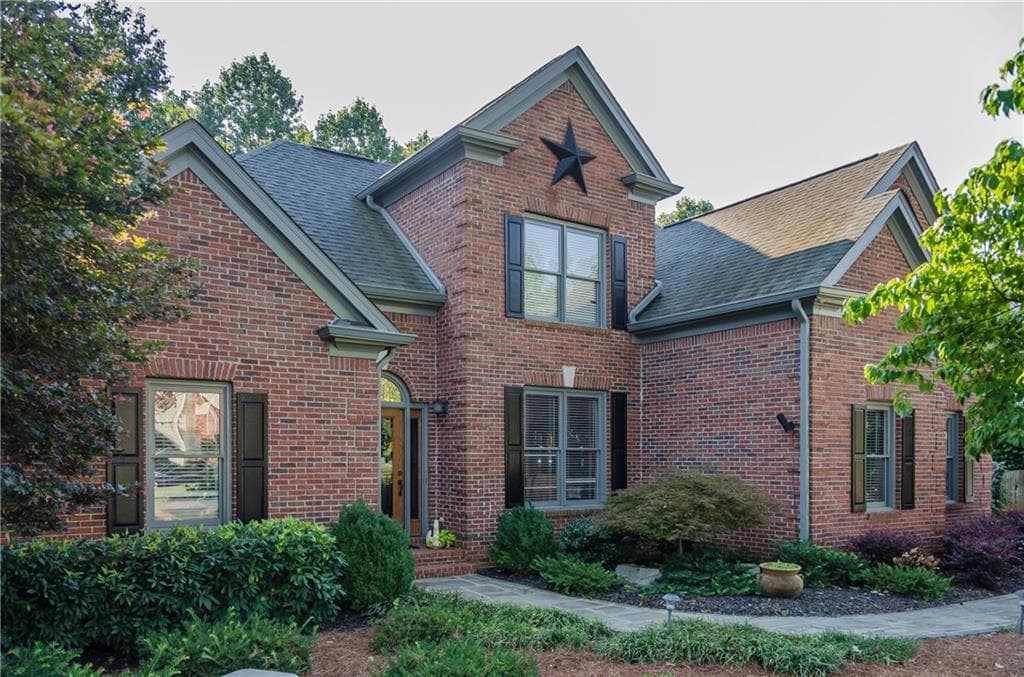 5 bedroom, 4,314 sq ft single family residence sold at 923 Lakemere Crest, Suwanee, GA 30024