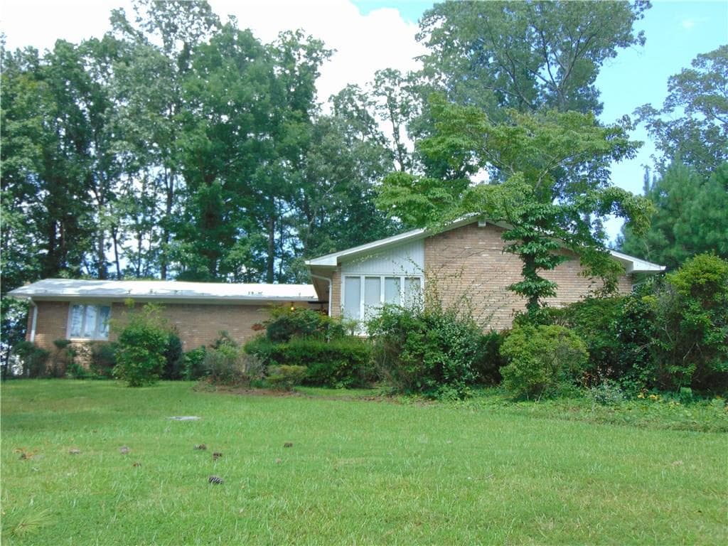 4 bedroom, 3,063 sq ft single family residence sold at 1320 Heatherland Drive, Atlanta, GA 30331