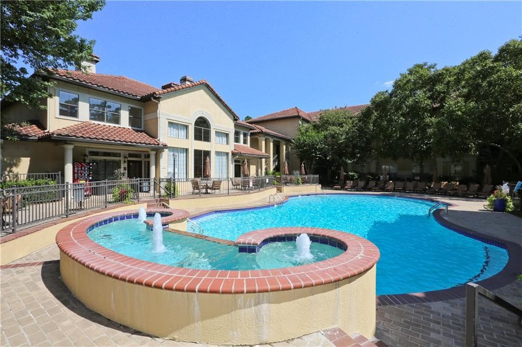 2 bedroom, 1,160 sq ft condominium sold at 3777 Peachtree Road 1621, Brookhaven, GA 30319