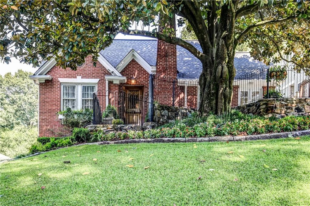 3 bedroom, 2,525 sq ft single family residence sold at 622 Yorkshire Road, Atlanta, GA 30306