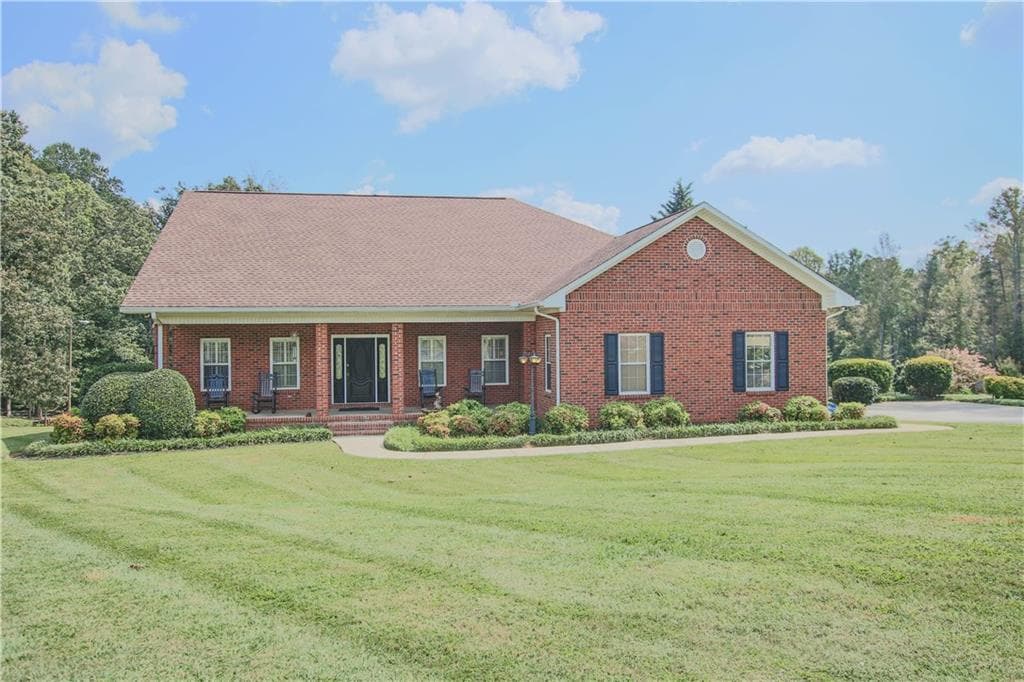 4 bedroom, 3,000 sq ft single family residence sold at 1650 B C Grant Road, Alto, GA 30510
