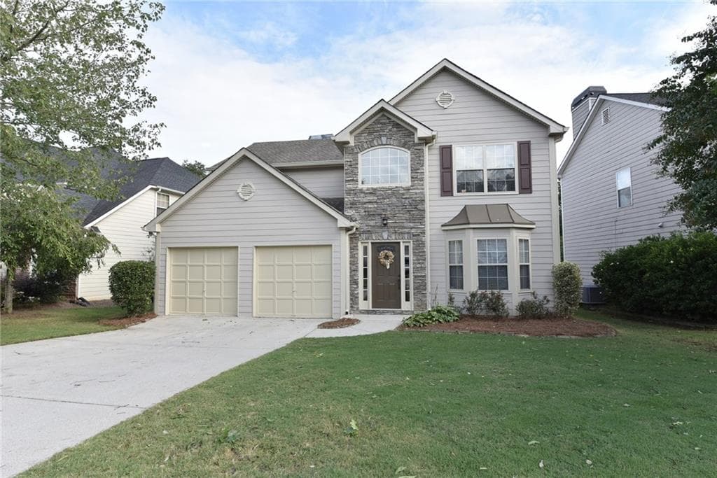 3 bedroom, 2,195 sq ft single family residence sold at 1135 Crabapple Lake Circle, Roswell, GA 30076