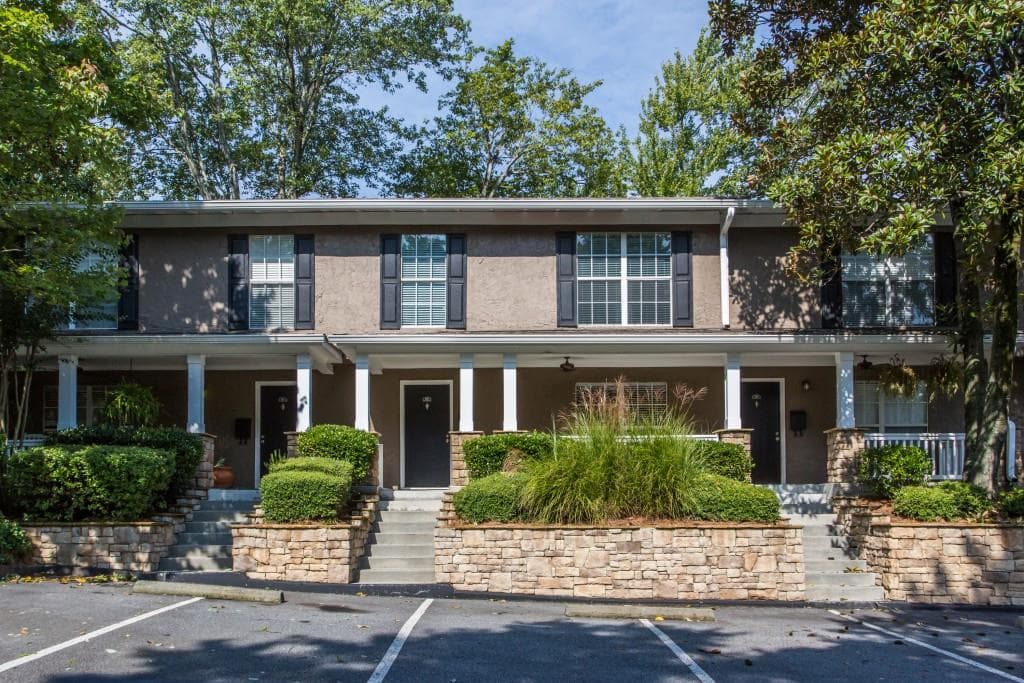 3 bedroom, 1,311 sq ft condominium sold at 3200 Seven Pines Court 102, Atlanta, GA 30339