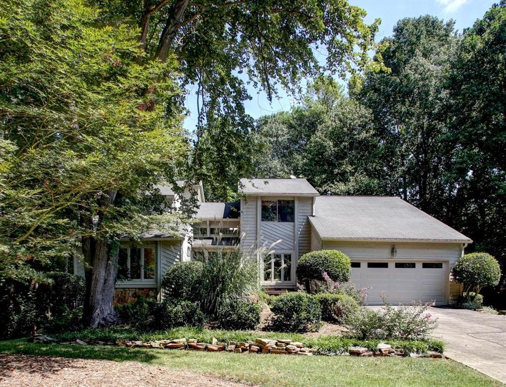 3211 W Somerset Court, Marietta, GA 30067 — most recent listing photo