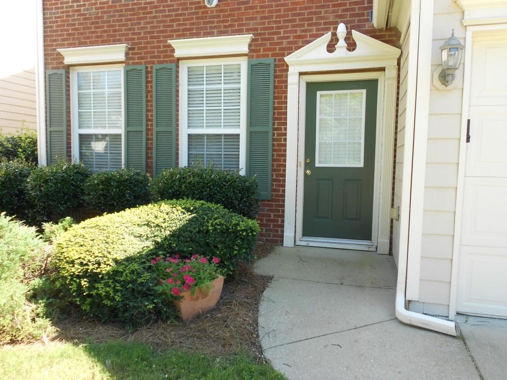 3 bedroom, 2,070 sq ft single family residence sold at 2560 Alvecot Circle, Atlanta, GA 30339