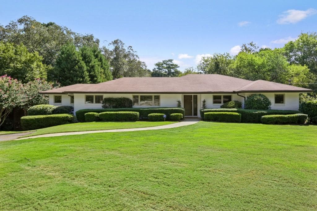 3 bedroom, 2,873 sq ft single family residence sold at 1887 Lenox Road, Atlanta, GA 30306
