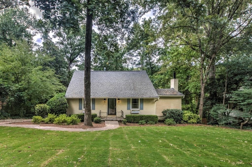 3 bedroom, 1,484 sq ft single family residence sold at 2614 Ridgemore Road, Atlanta, GA 30318