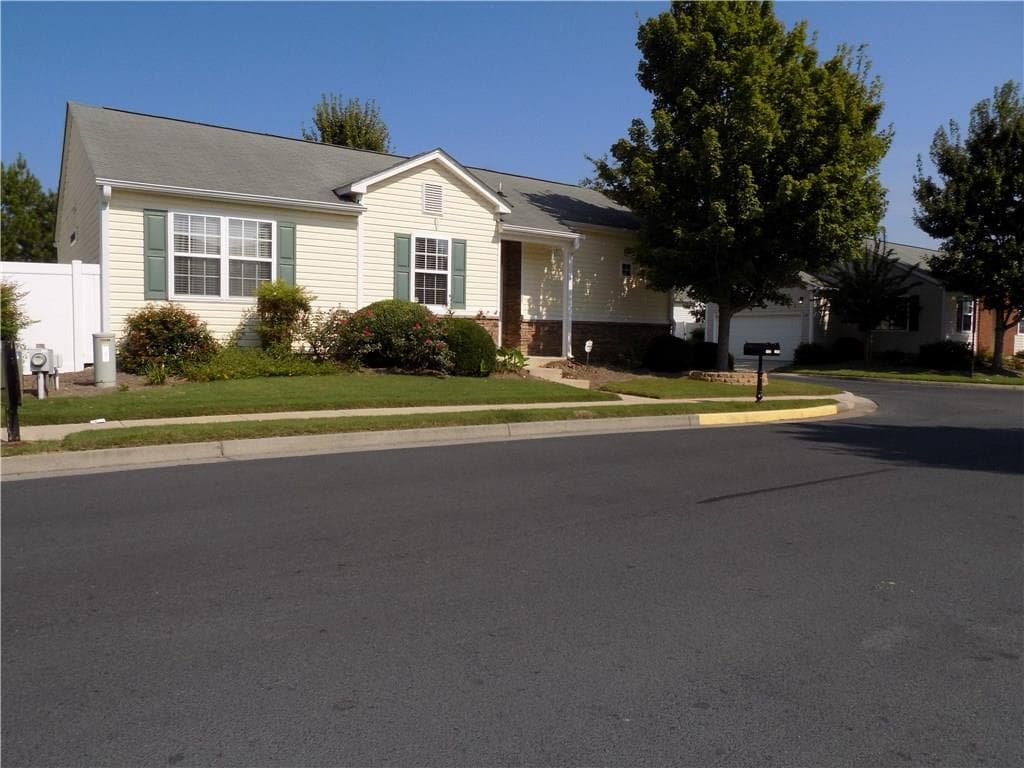 2 bedroom, 1,118 sq ft single family residence sold at 120 Swanee Lane, Woodstock, GA 30188