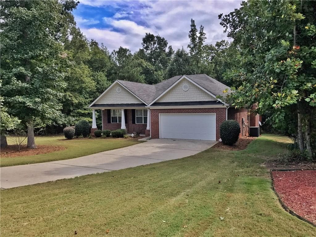 4 bedroom single family residence sold at 704 Bear Trail, Fairburn, GA 30213