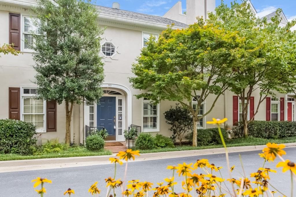 2 bedroom, 2,518 sq ft townhouse sold at 110 Paces Run, Atlanta, GA 30339