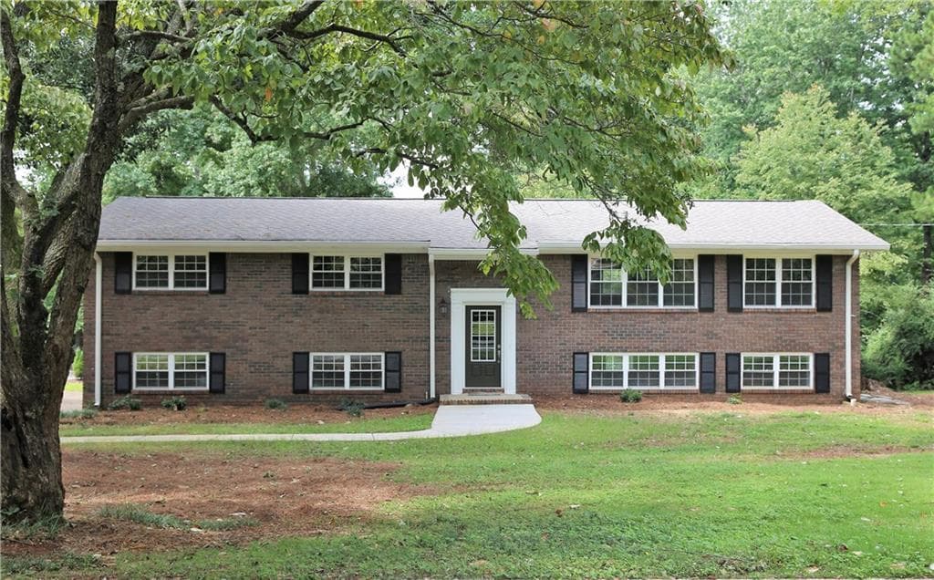 5 bedroom, 2,800 sq ft single family residence sold at 1419 Shadowood Court, Marietta, GA 30066
