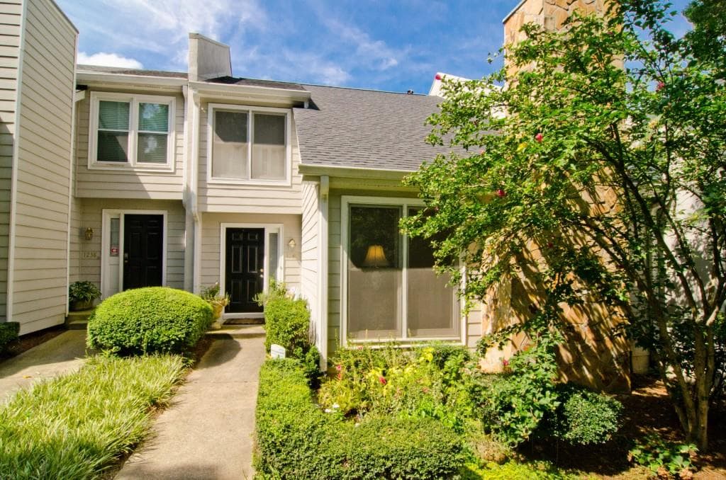2 bedroom, 1,715 sq ft townhouse sold at 1240 Defoors Court, Atlanta, GA 30318