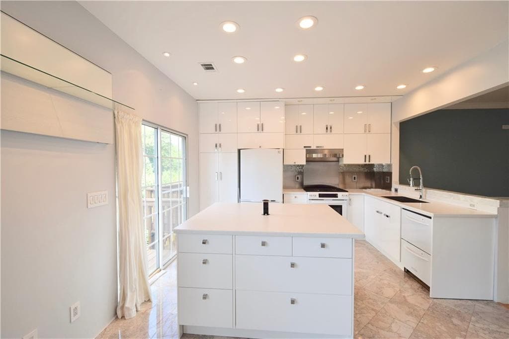 7101 Richland Court, Roswell, GA 30076 — most recent listing photo