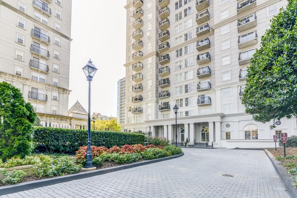 2 bedroom, 1,383 sq ft condominium sold at 195 14th Street 2908, Atlanta, GA 30309