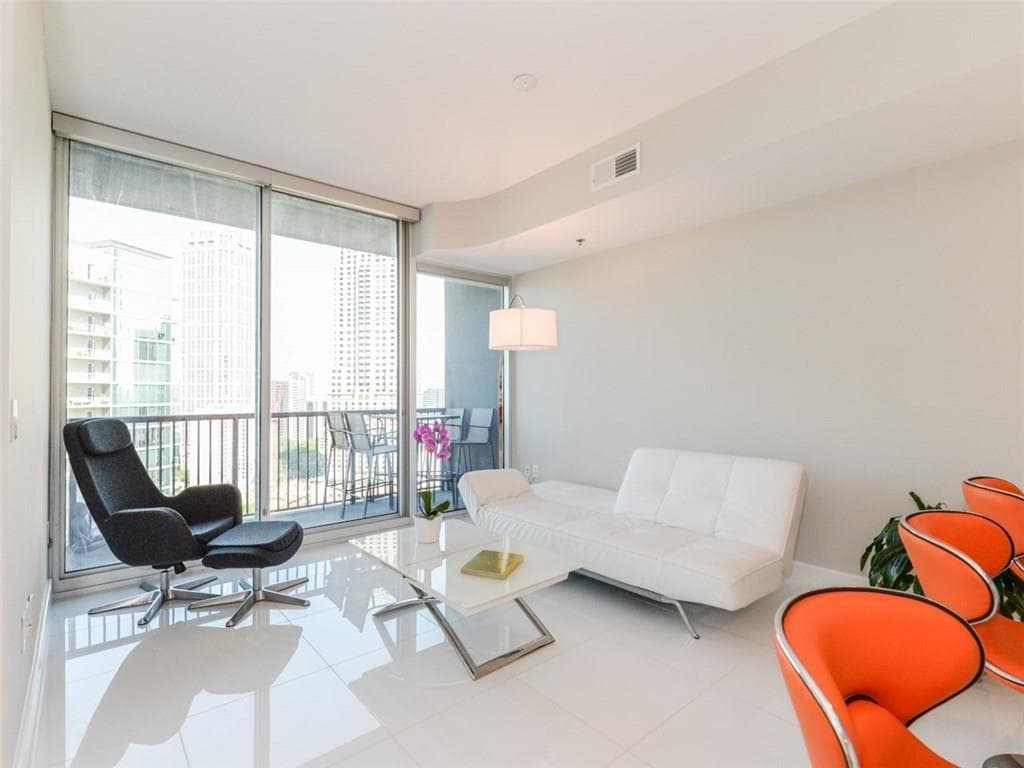 1 bedroom, 768 sq ft condominium sold at 1080 Peachtree Street 1714, Atlanta, GA 30309