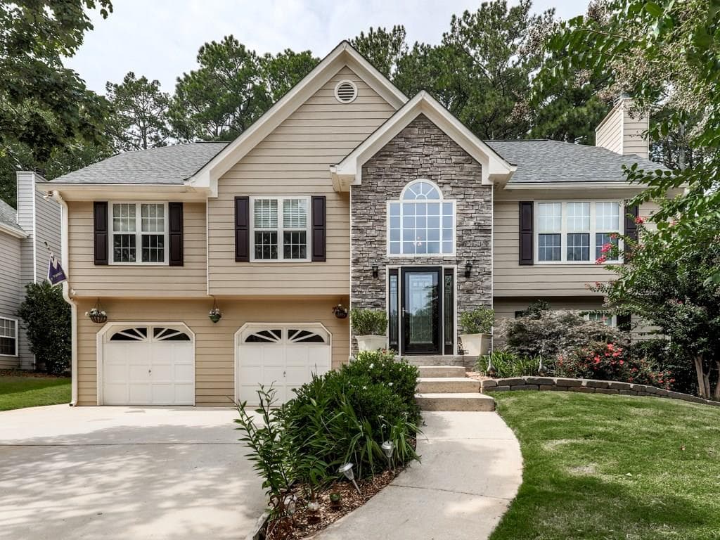 4 bedroom, 2,678 sq ft single family residence sold at 402 Township Lane, Woodstock, GA 30189