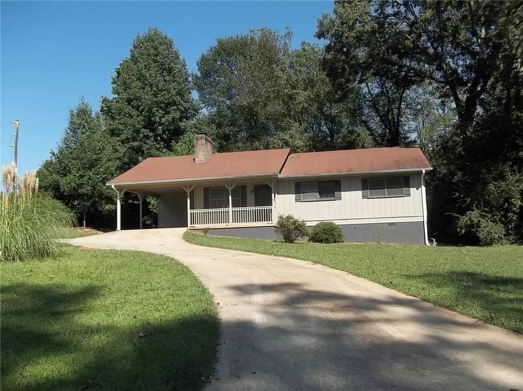 3 bedroom, 1,400 sq ft single family residence sold at 5867 Meadow View Lane, Flowery Branch, GA 30542