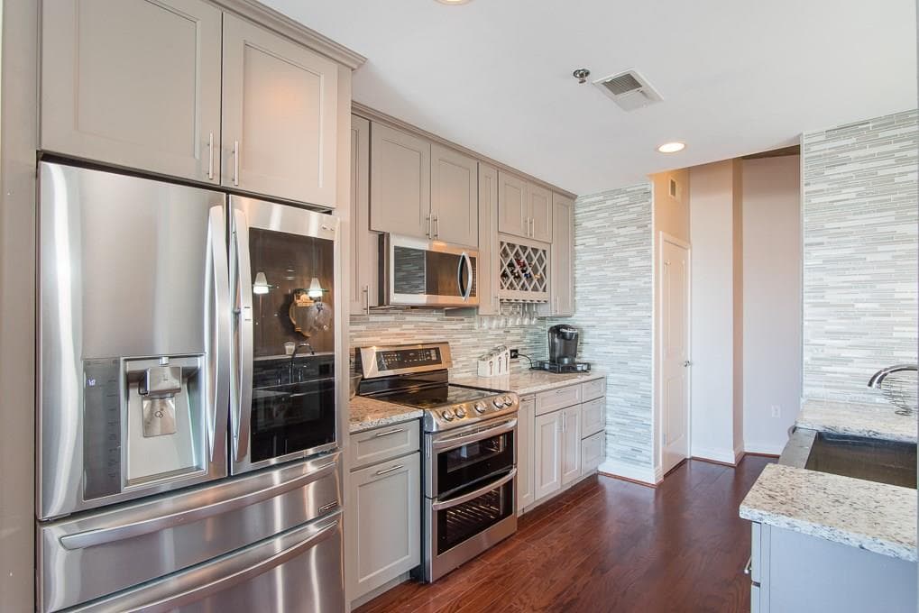 2 bedroom, 1,045 sq ft condominium sold at 361 17th Street 724, Atlanta, GA 30363