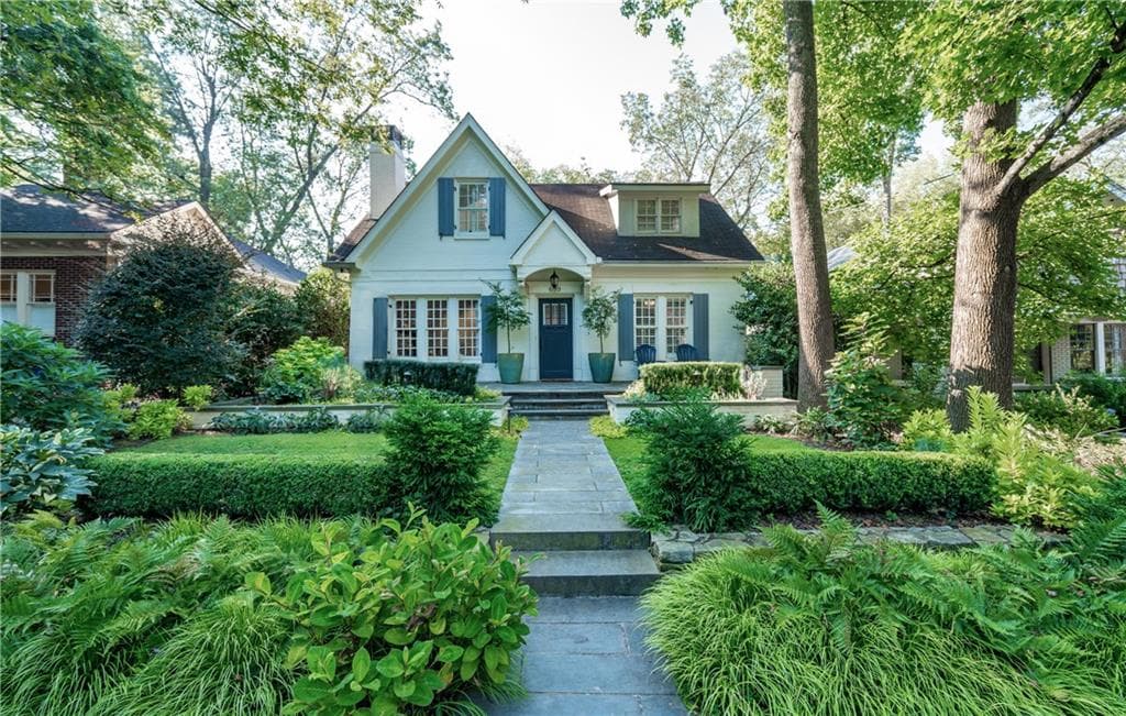 5 bedroom, 2,948 sq ft single family residence sold at 699 Cooledge Avenue, Atlanta, GA 30306