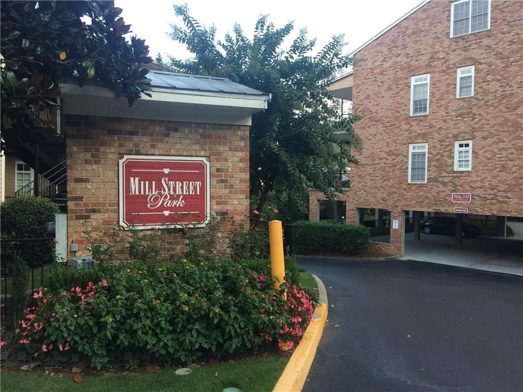 2 bedroom, 1,293 sq ft condominium sold at 210 Creek View Lane 210, Roswell, GA 30075
