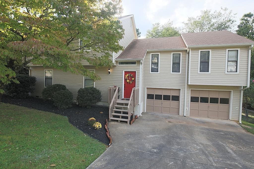 3 bedroom, 2,402 sq ft single family residence sold at 3864 Nowlin Road, Kennesaw, GA 30144