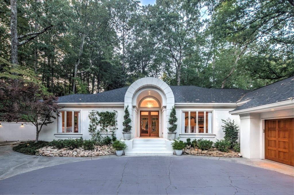 3 bedroom, 3,945 sq ft single family residence sold at 465 Argonne Drive, Atlanta, GA 30305
