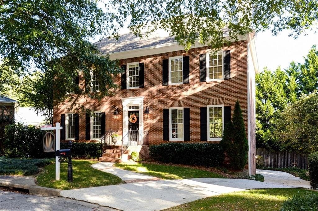 3 bedroom, 3,299 sq ft single family residence sold at 1075 Sheridan Park, Atlanta, GA 30324