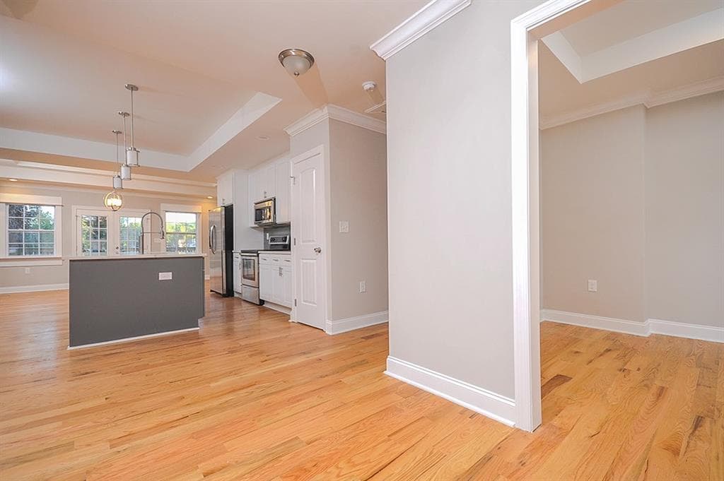 3 bedroom, 2,200 sq ft single family residence sold at 1682 Glencove Avenue, Atlanta, GA 30317