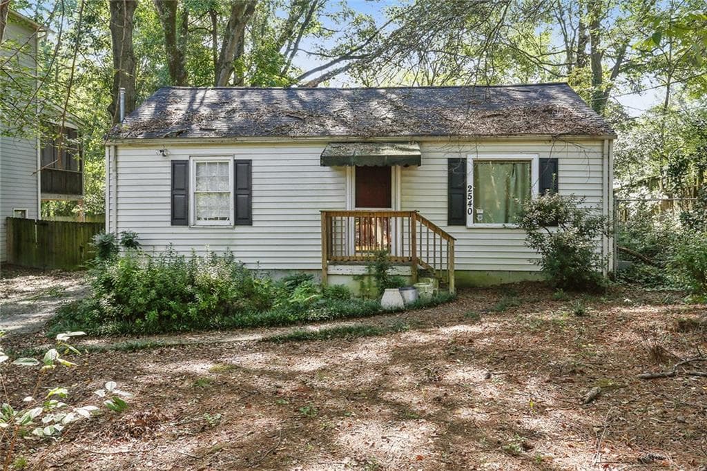 2 bedroom, 864 sq ft single family residence sold at 2540 Edwards Drive, Atlanta, GA 30318