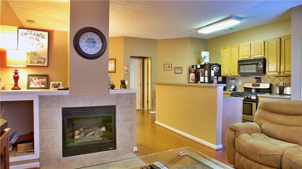 6612 Splashwater Drive, Flowery Branch, GA 30542 — most recent listing photo