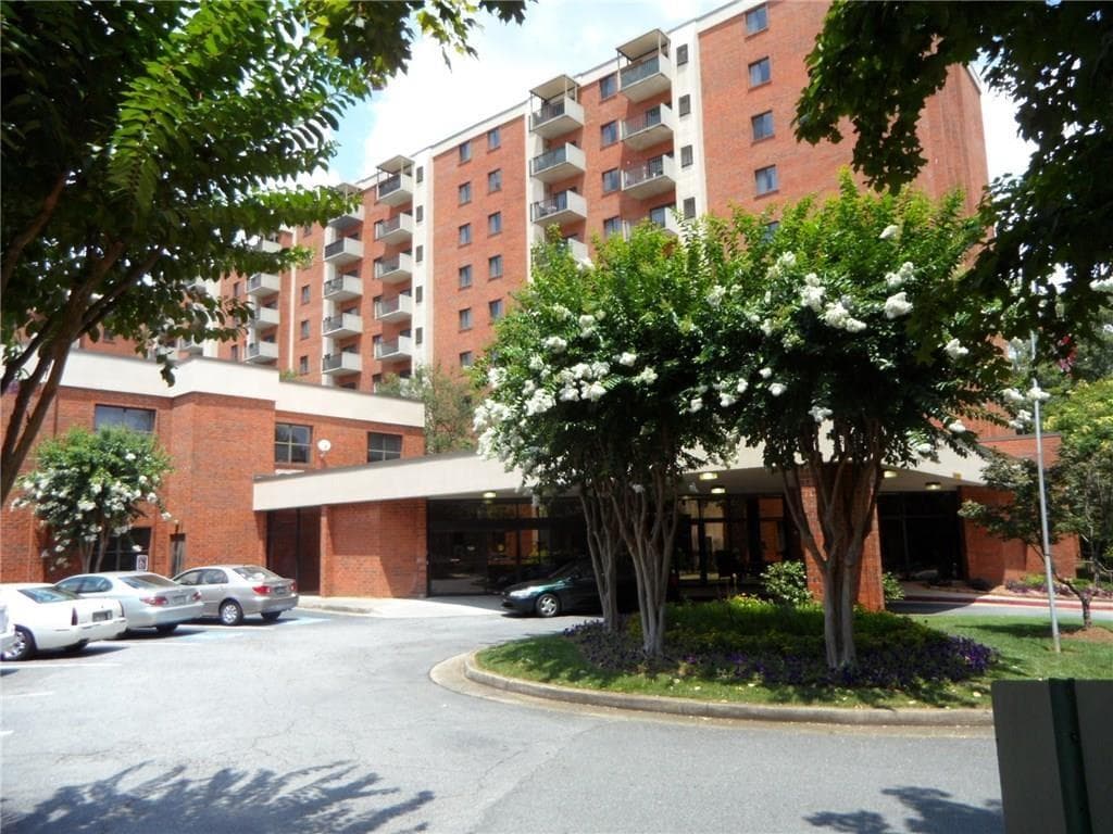 300 JOHNSON FERRY Road B702, Atlanta, GA 30328 — most recent listing photo