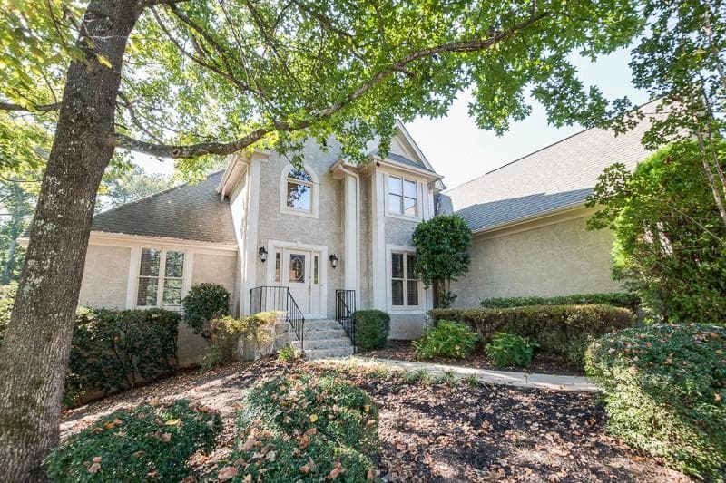 6 bedroom, 4,965 sq ft single family residence sold at 1210 Saint Ives Court, Suwanee, GA 30024