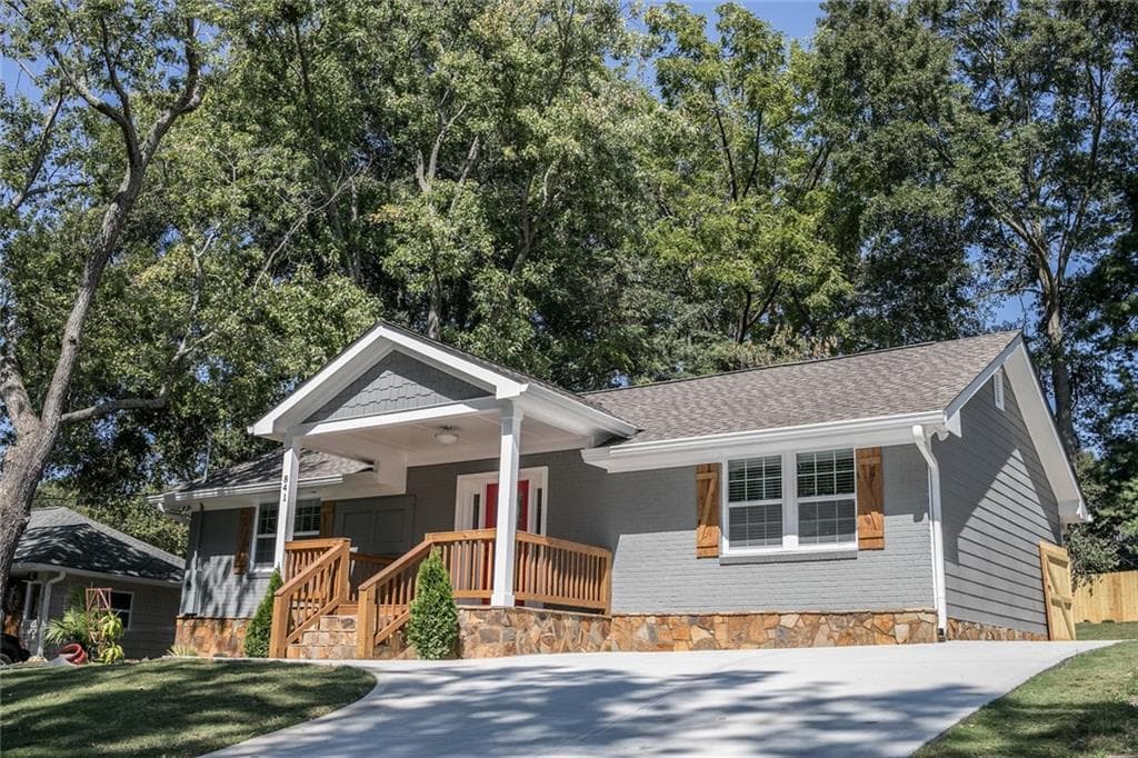 3 bedroom, 840 sq ft single family residence sold at 841 Powder Springs Street, Smyrna, GA 30080
