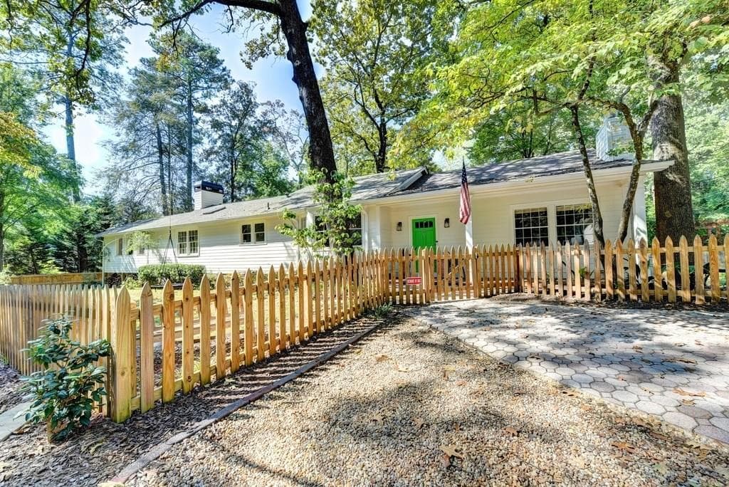 4 bedroom, 2,744 sq ft single family residence sold at 2508 Brookwood Drive, Atlanta, GA 30305
