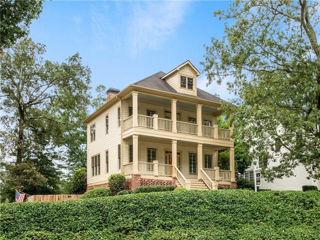 4 bedroom, 2,800 sq ft single family residence sold at 2787 Glenwood Avenue, Atlanta, GA 30317