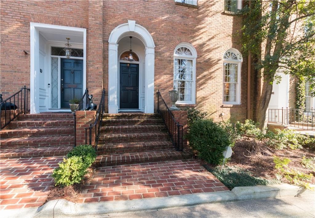 3 bedroom, 3,036 sq ft townhouse sold at 3131 Slaton Drive 24, Atlanta, GA 30305