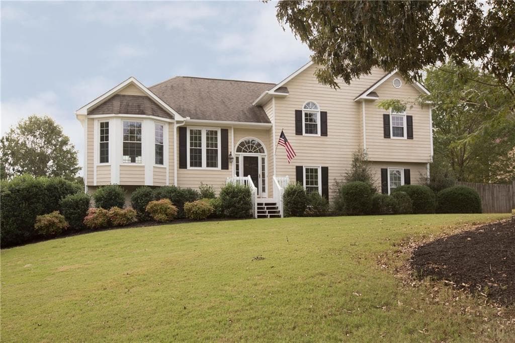 3 bedroom, 2,568 sq ft single family residence sold at 1002 Smithwyck Drive, Canton, GA 30115