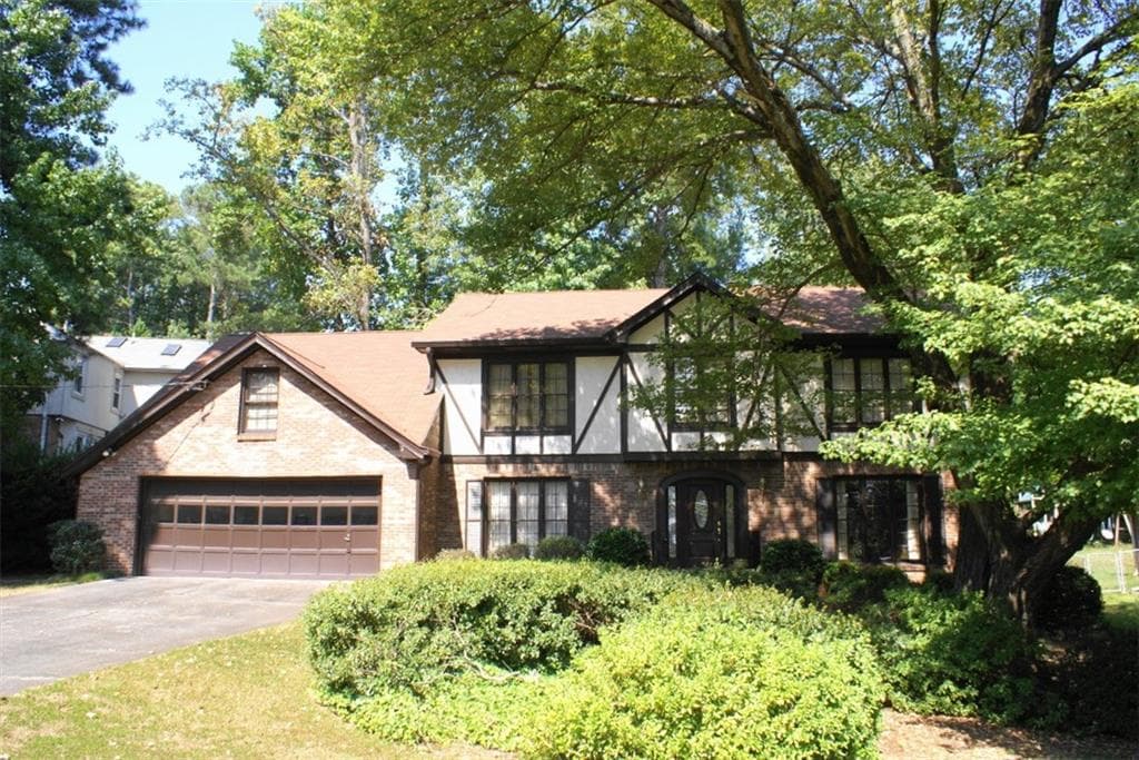 1740 Vanderlyn Drive, Dunwoody, GA 30338 — most recent listing photo
