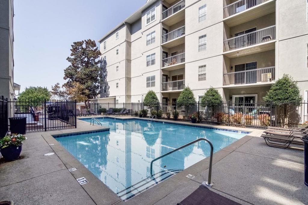 1074 Peachtree Walk B422, Atlanta, GA 30309 — most recent listing photo