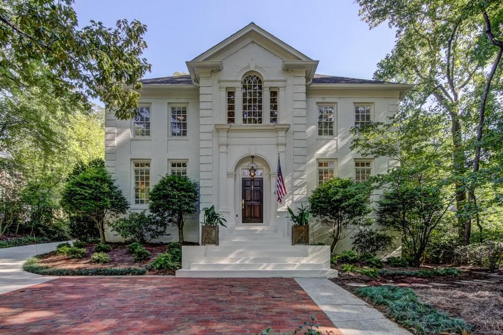 5 bedroom single family residence sold at 3025 W Pine Valley Road, Atlanta, GA 30305