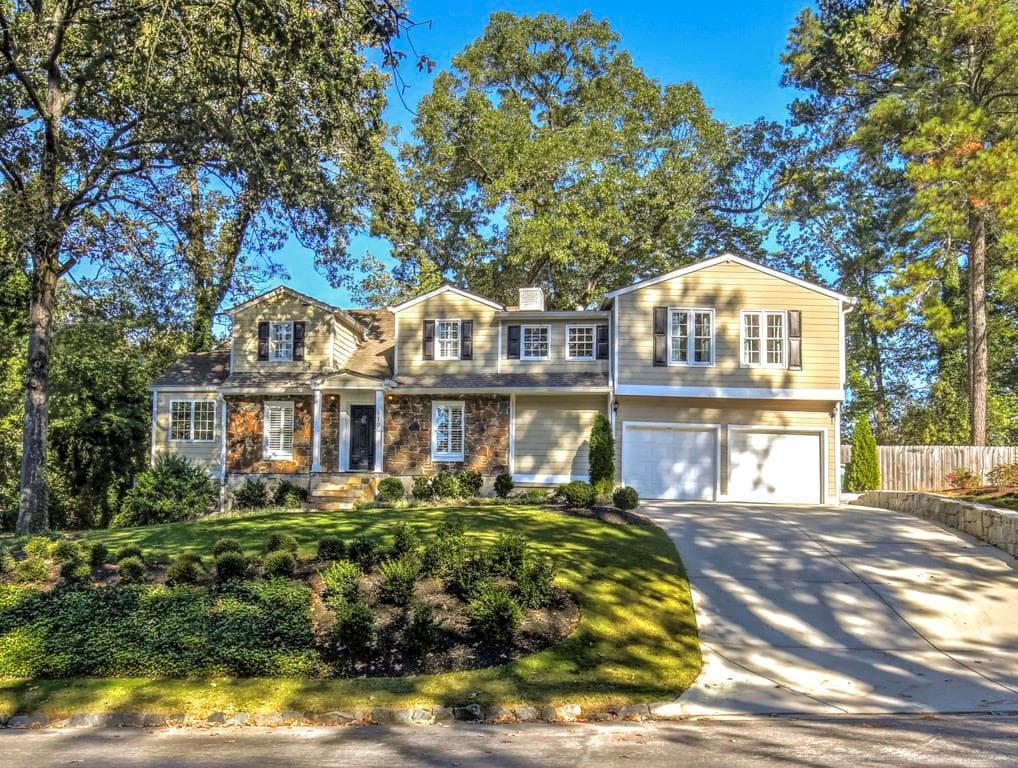 4 bedroom, 3,042 sq ft single family residence sold at 610 Darlington Road, Atlanta, GA 30305