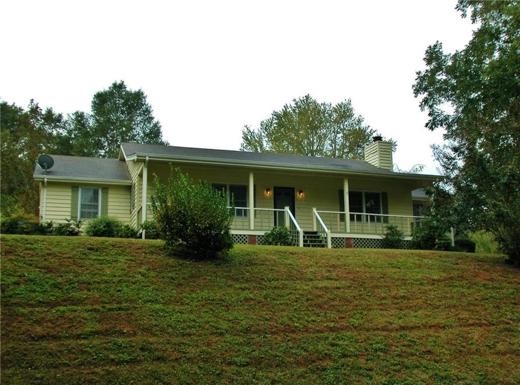 3 bedroom, 1,630 sq ft single family residence sold at 3303 Montgomery Drive, Gainesville, GA 30504