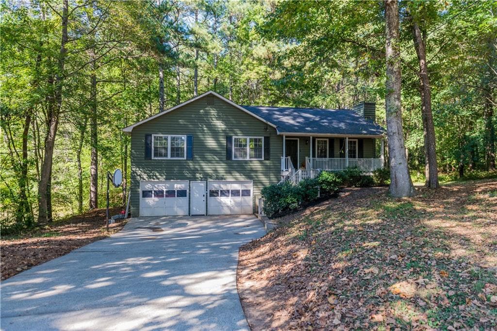 3 bedroom, 1,828 sq ft single family residence sold at 1385 Longbow Court, Canton, GA 30115