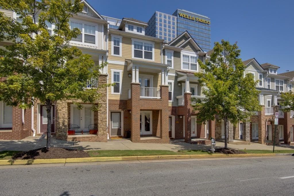 2 bedroom, 1,270 sq ft townhouse sold at 201 16th Street 6, Atlanta, GA 30363